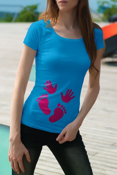 Egyedi nyomtatott női póló, (baba kéz és lábnyom) képpel/szöveggel.